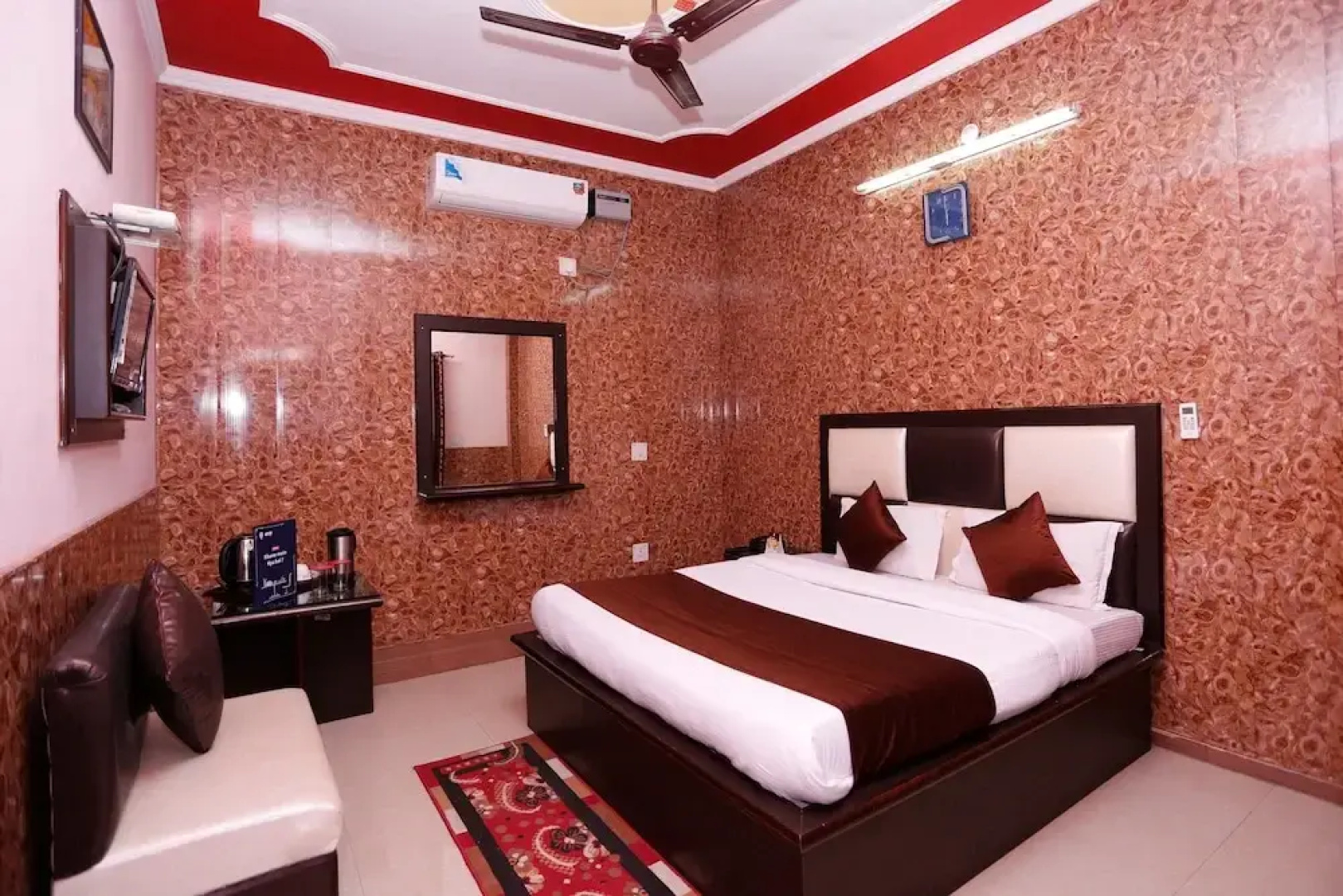 Mehfil Hotel by OYO Rooms