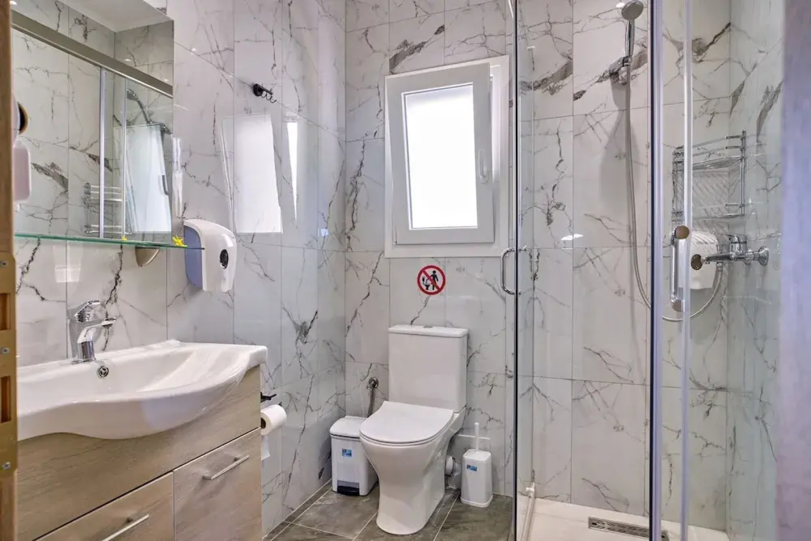 Christine's Seaview by Corfuescapes