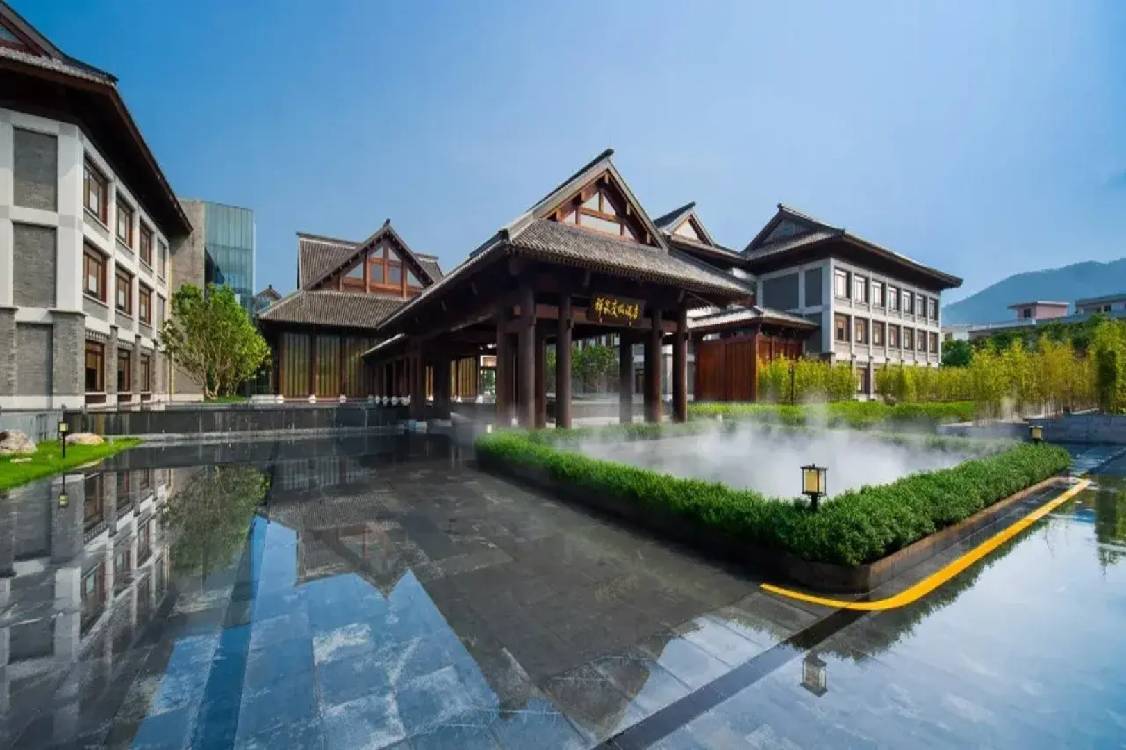 Yunfu Xinxing Chanquan Resort Hotel