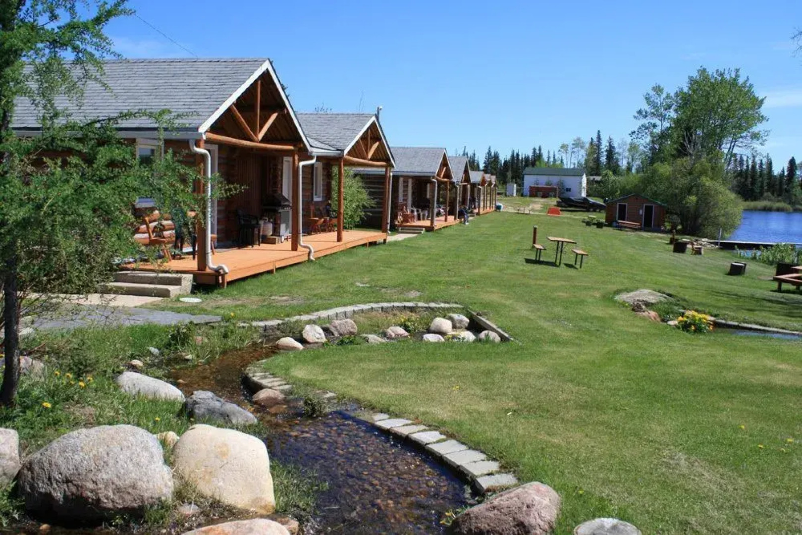 Christina Lake Lodge