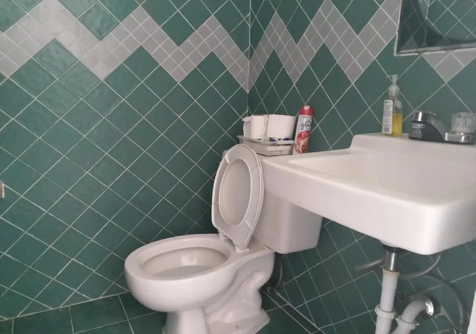 Tinian Lorilynn Hotel