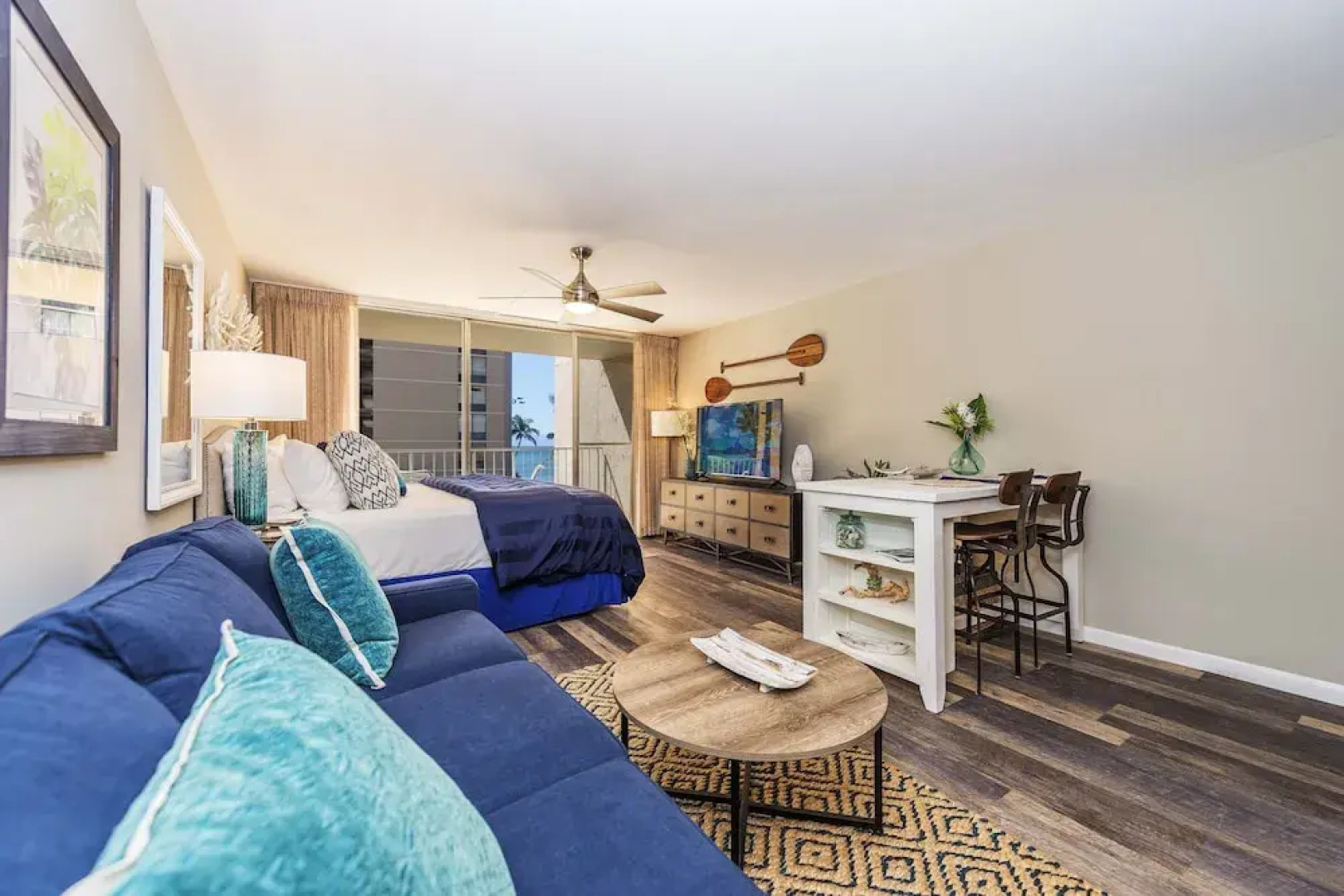 Royal Kahana 318 Studio Bedroom Condo by RedAwning