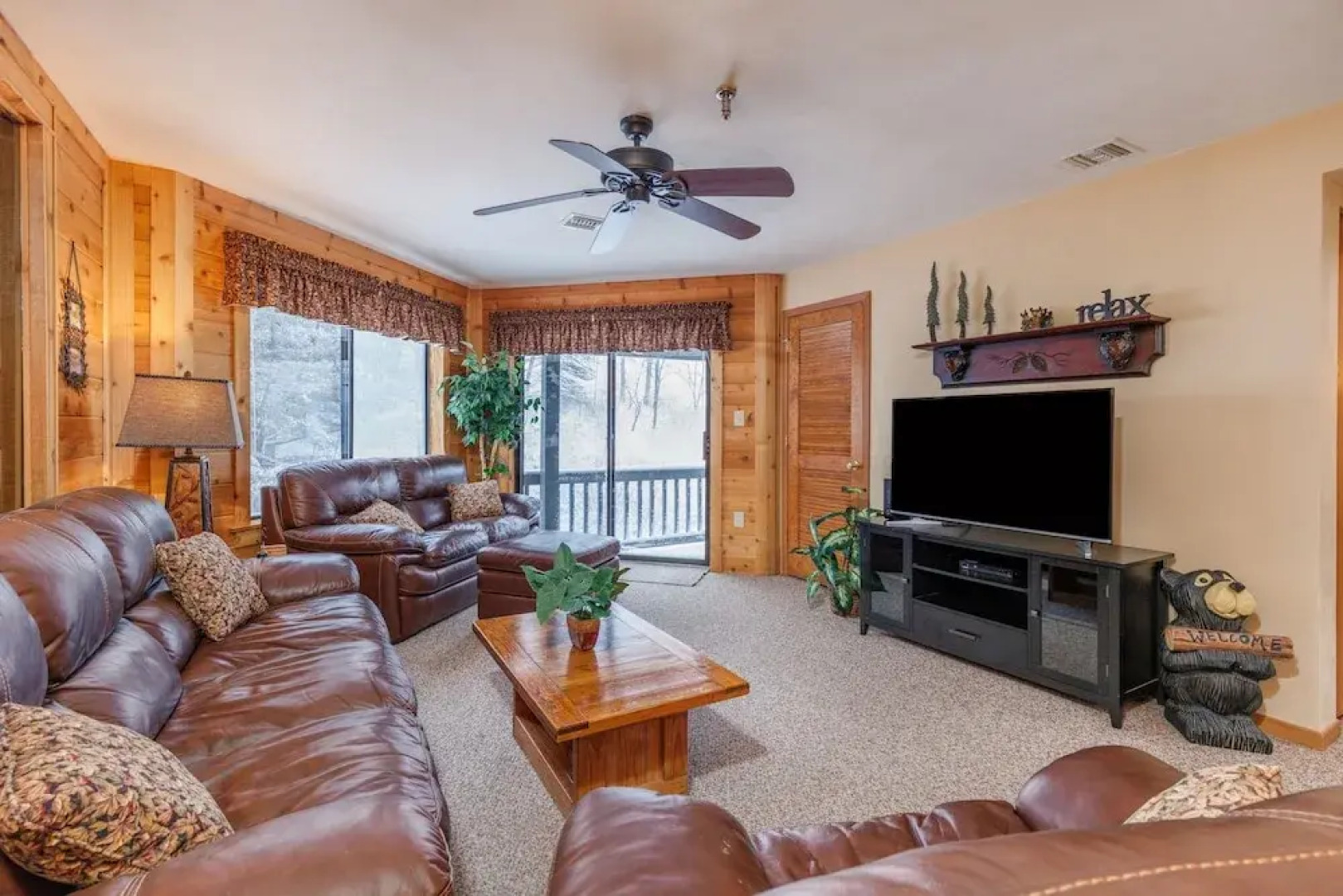 Seven Springs Stoneridge 3 BR Condo, Private Deck by RedAwning