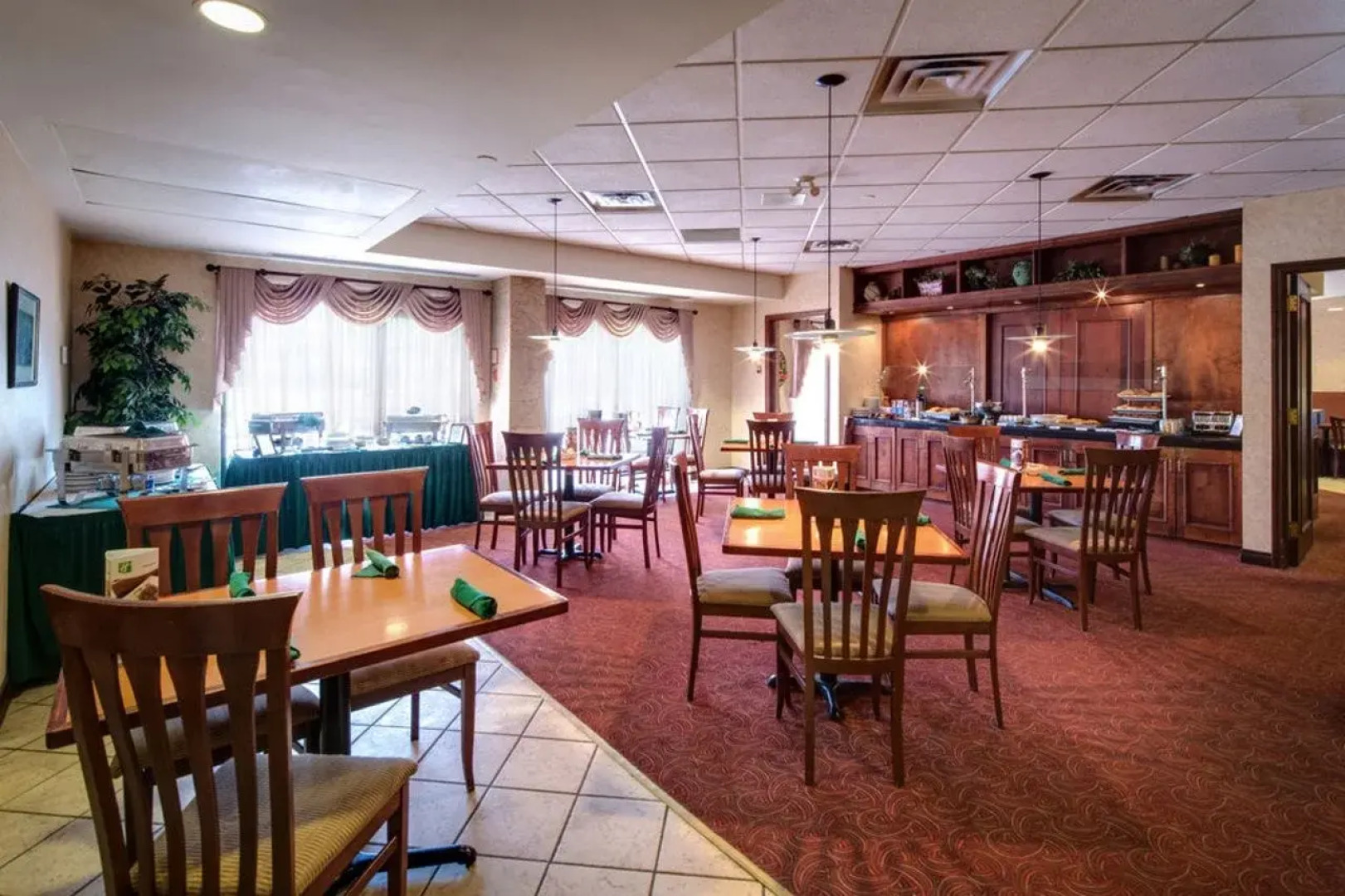 Holiday Inn Express & Suites Mississauga-Toronto Southwest by IHG