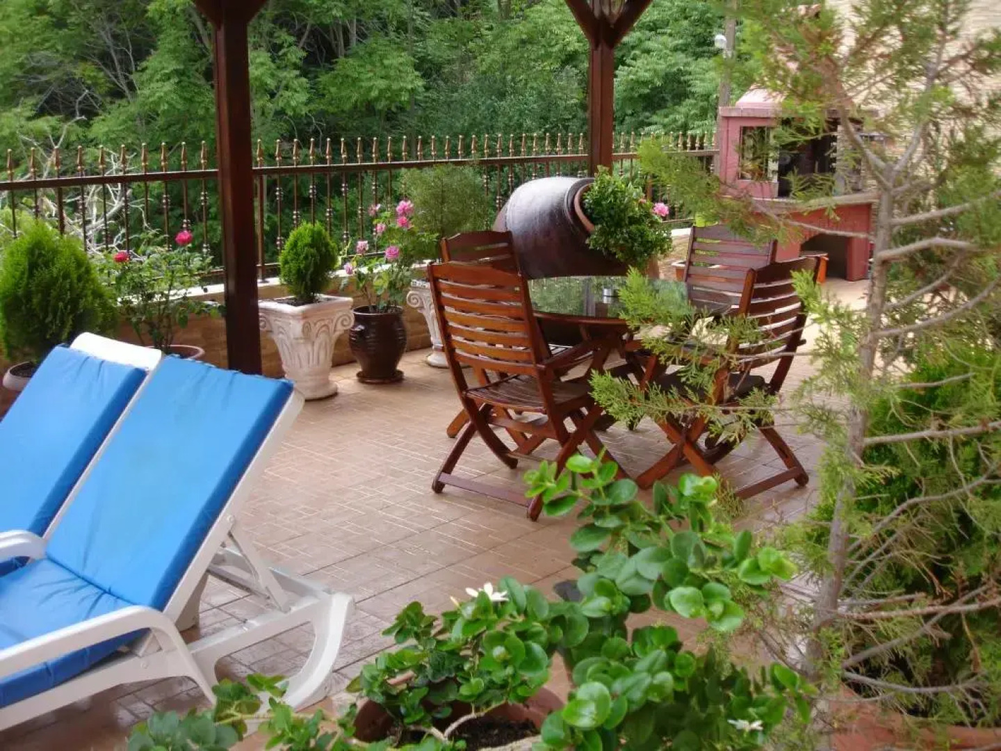 The Love Holiday House