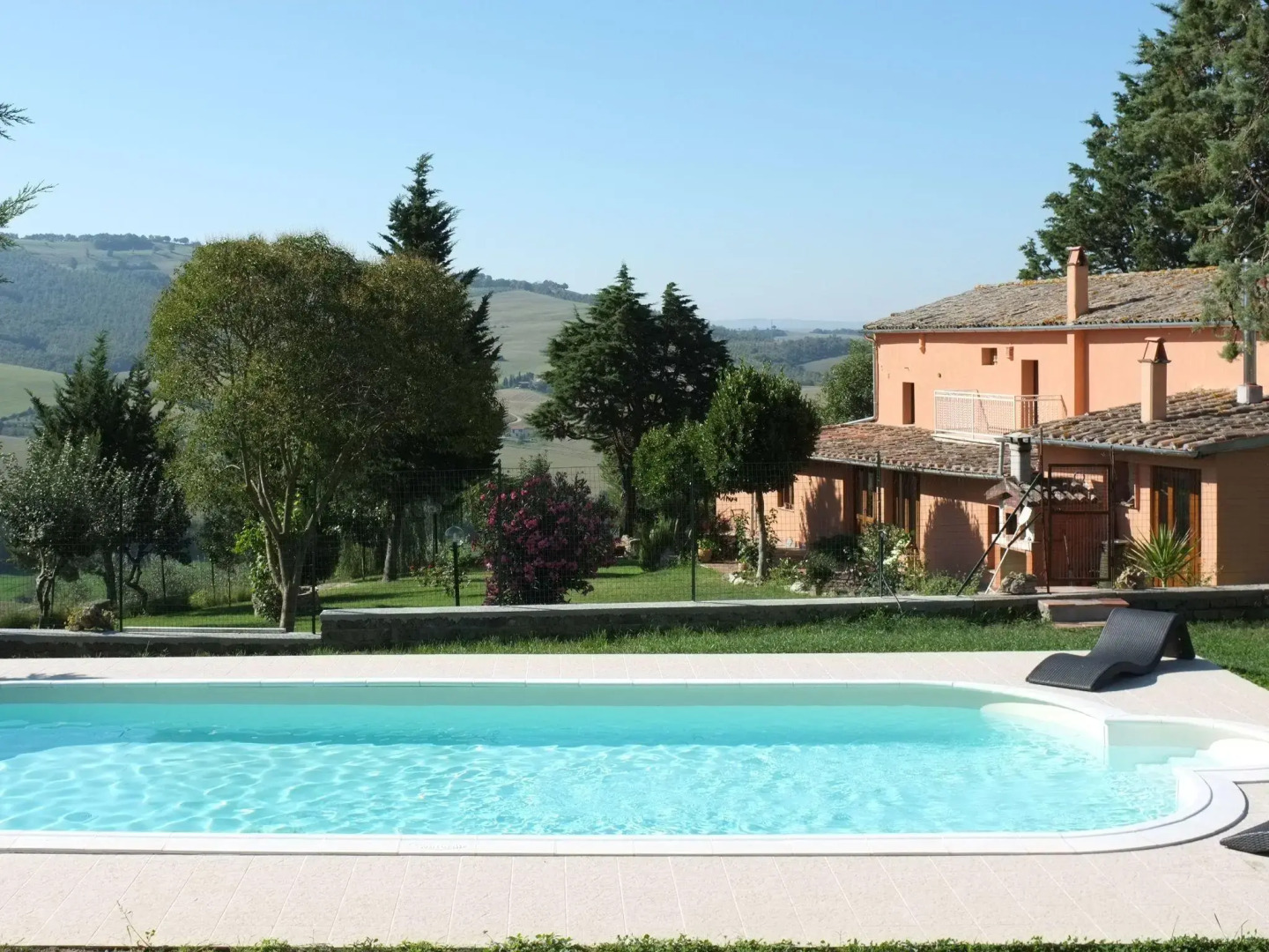 Tuscan Hideaway With Pool