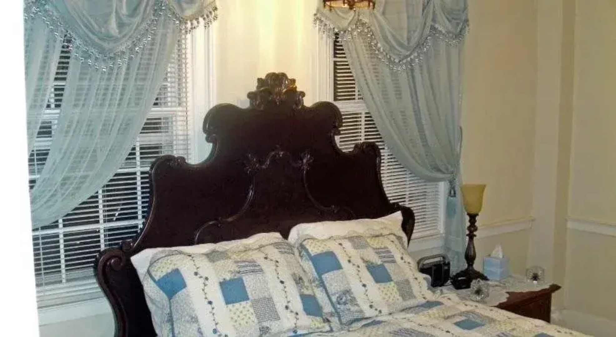 The 1810 Juliand House Bed & Breakfast