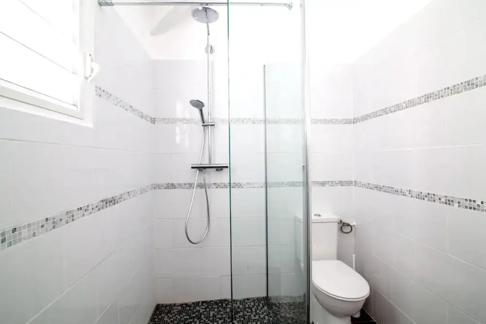 Studio in Cul-de-sac, With Wonderful Mountain View, Shared Pool and Furnished Terrace