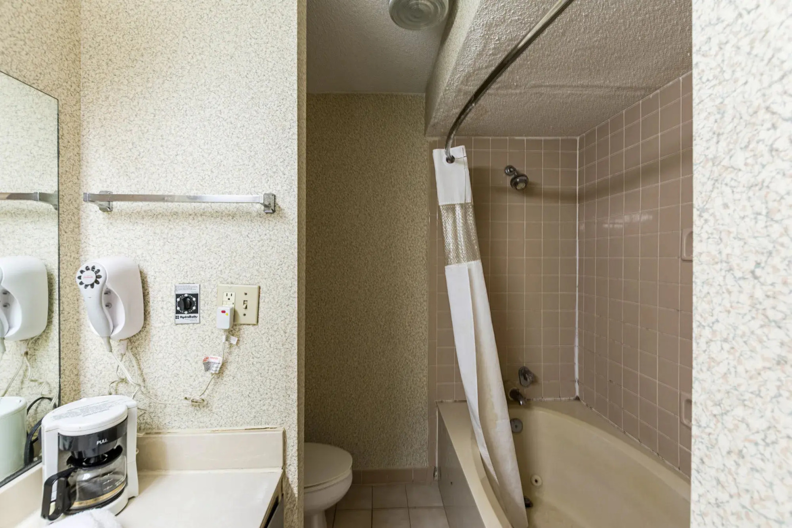 Rodeway Inn & Suites