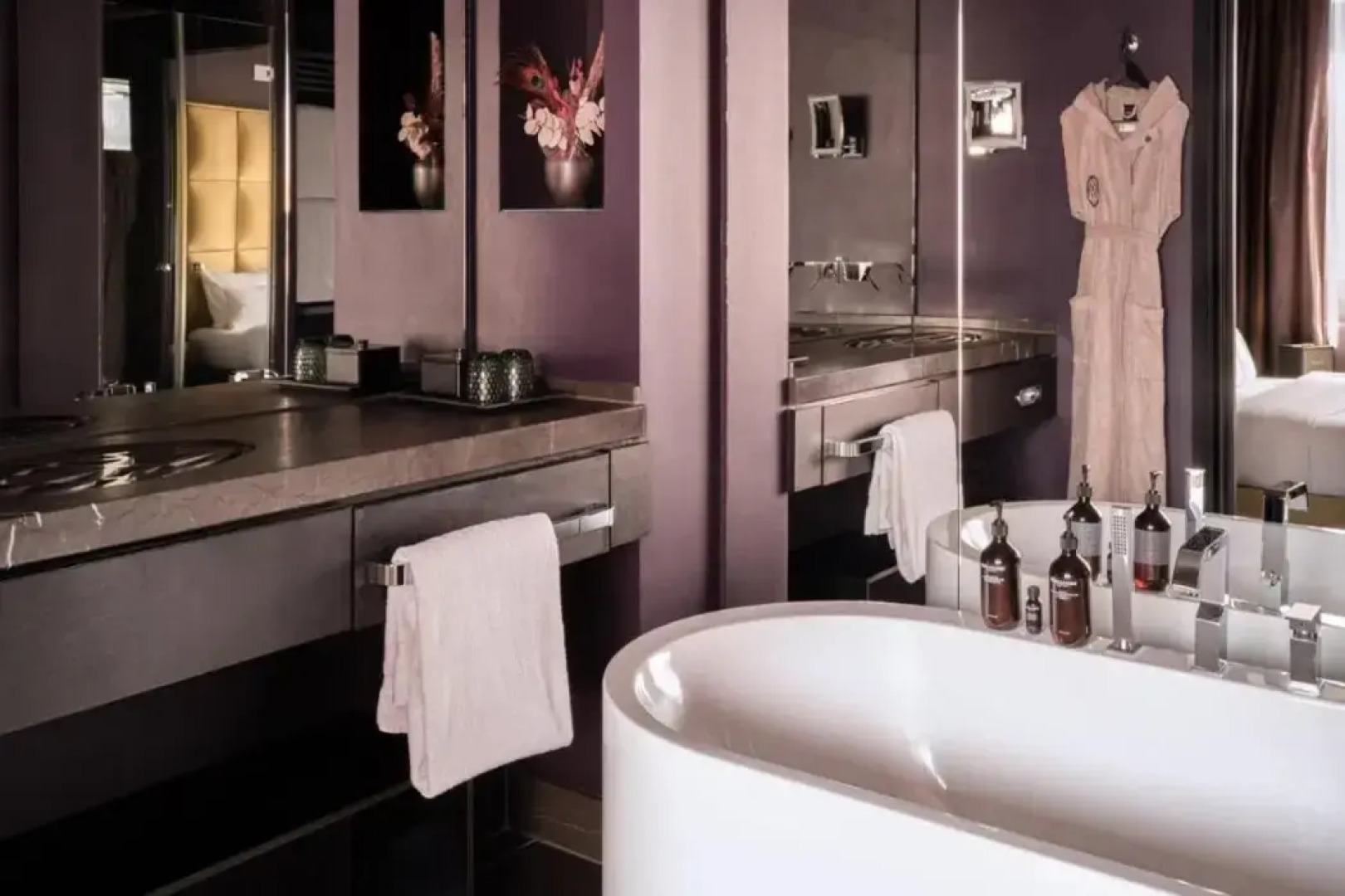 Roomers Frankfurt Central, Autograph Collection