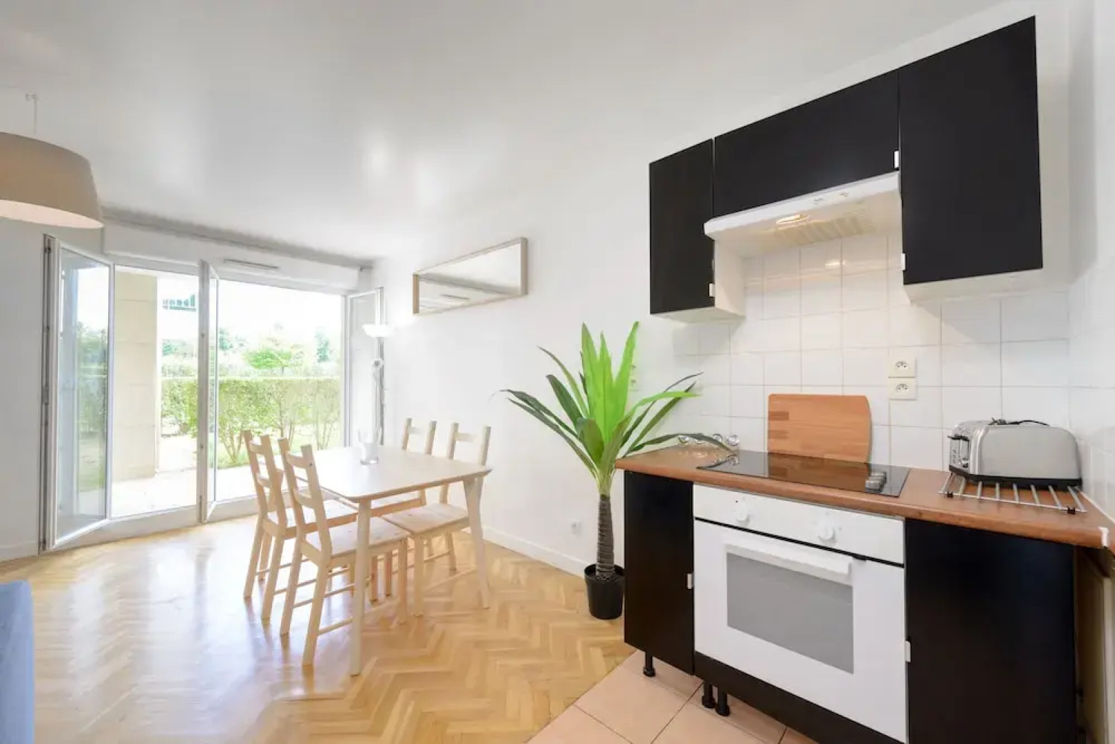 T2-4 pax Disneyland Paris with private parking