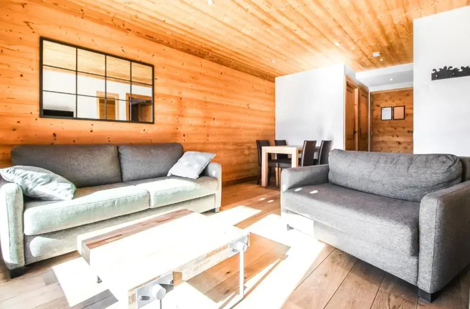 Vue panoramique sur les montagnes plein Sud - T2 Skis aux pieds, Piscine, Jacuzzi