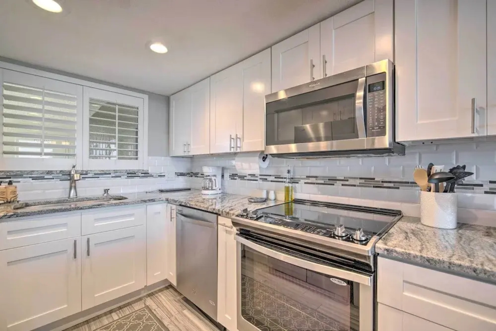 Relaxing Hudson Condo Steps From the Pool!