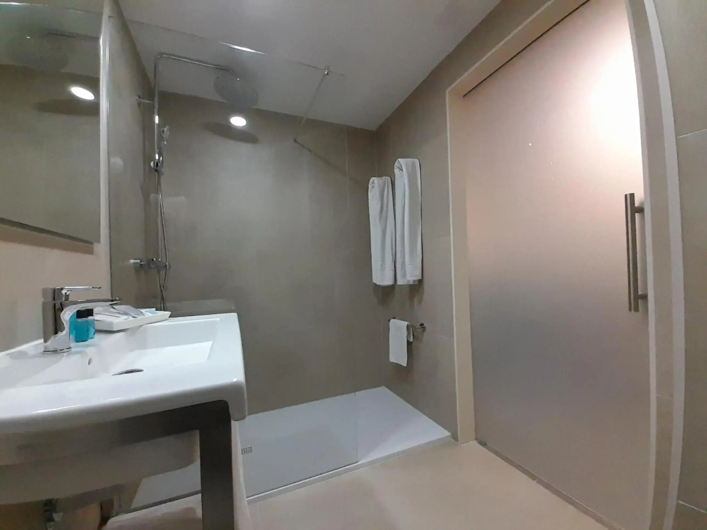 Eco Alcala Suites