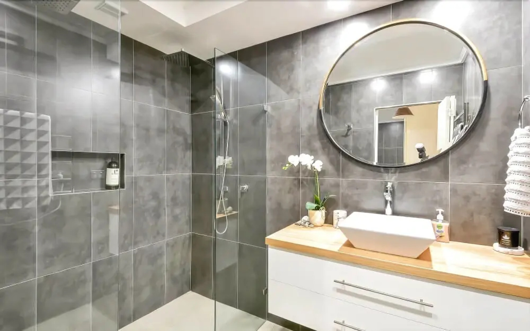 Regency Court- Absolute Beachfront