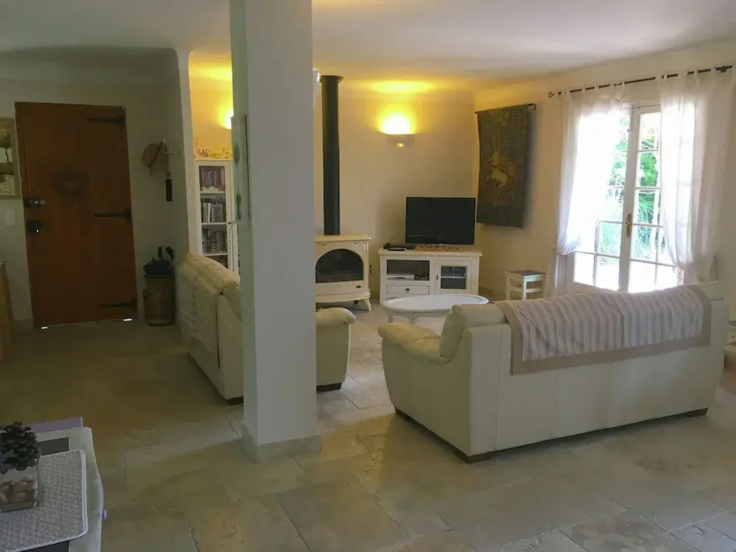 Quaint Holiday Home with Private Pool in Lorgues France