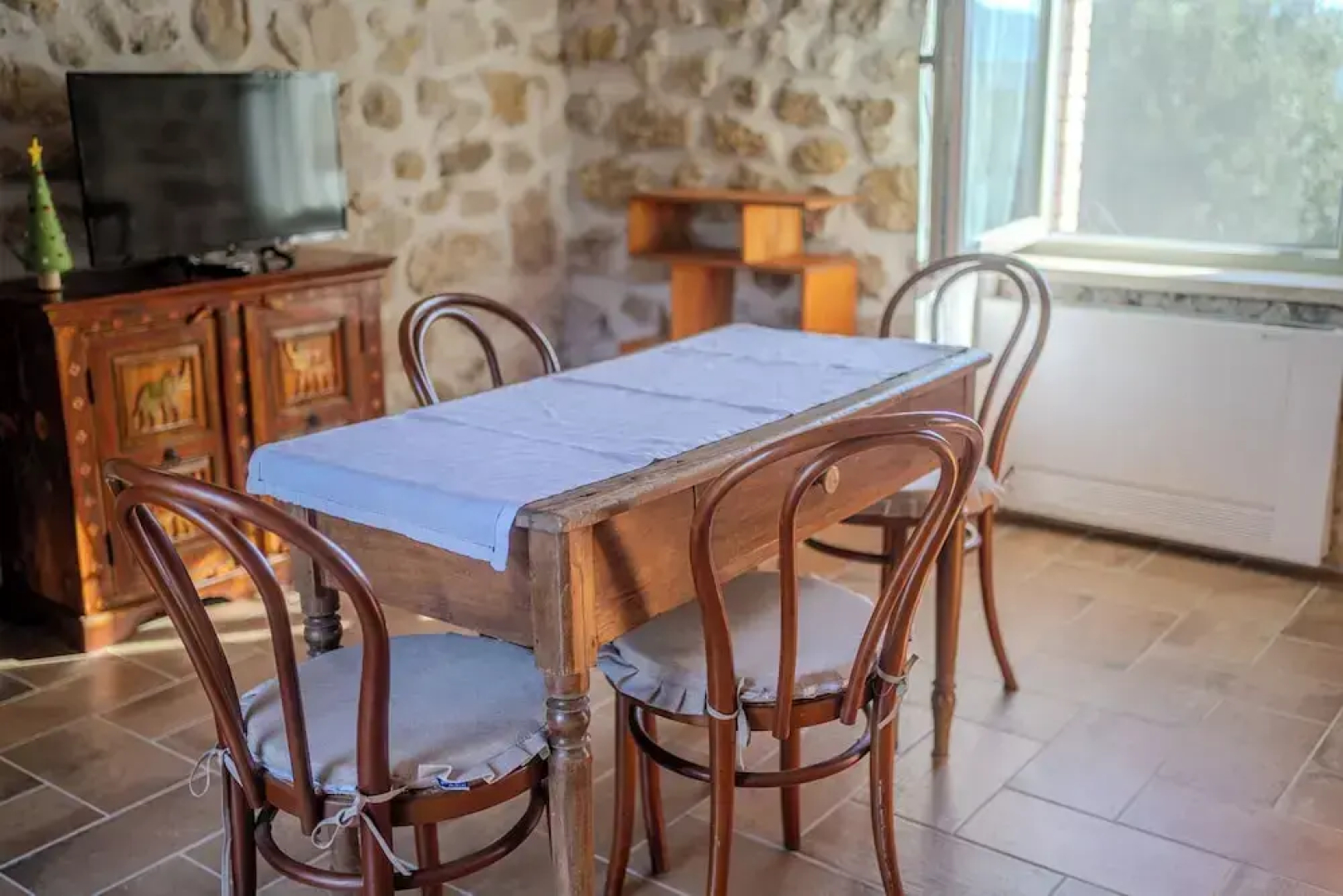 Casale nel Verde con Piscina e Vista