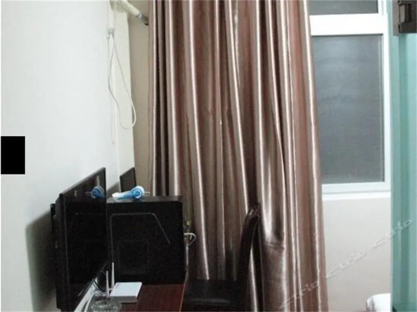 Anxian Longfeng Business Hotel