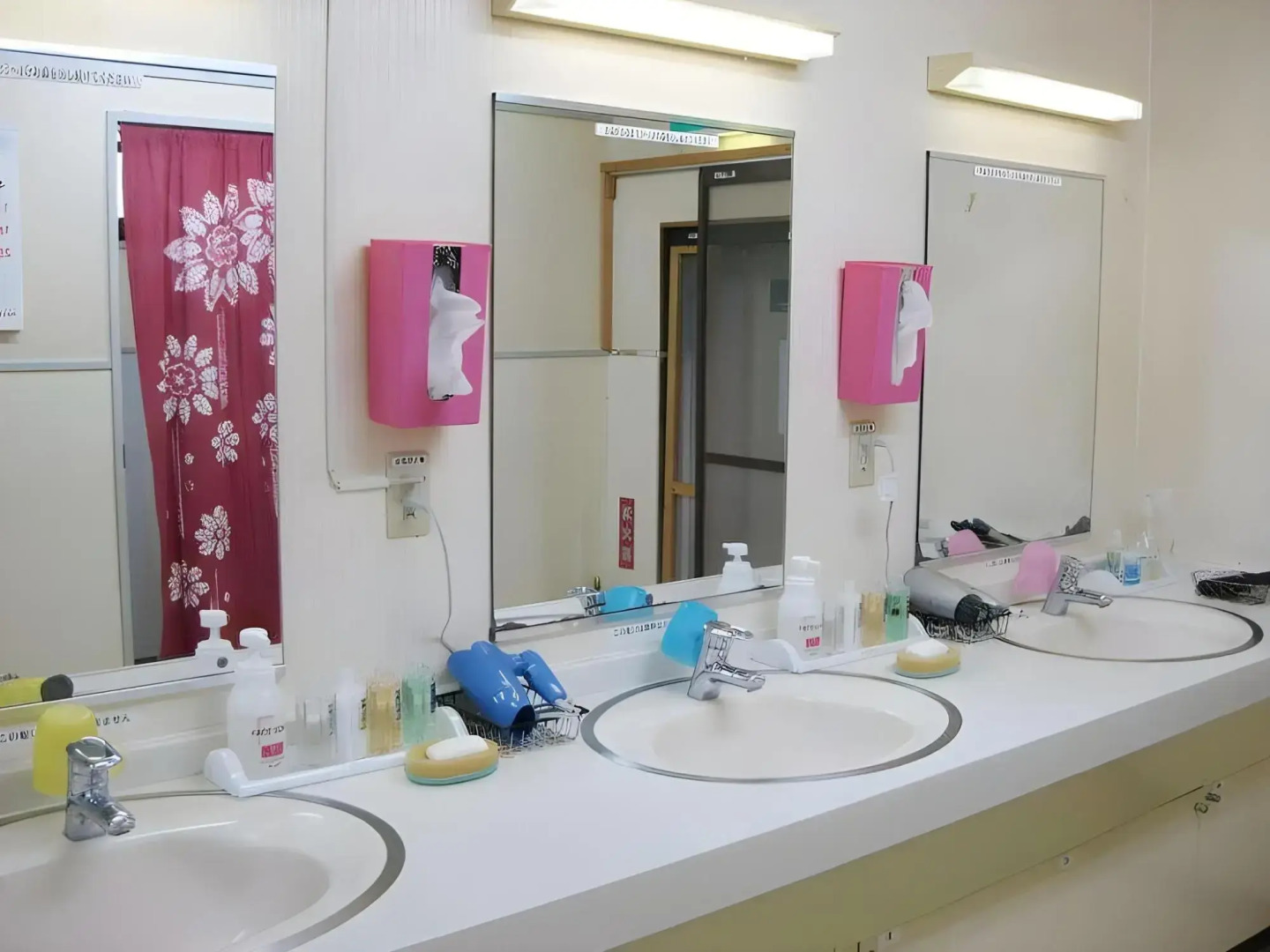 Capsule Hotel Famy (Male Guests Only)