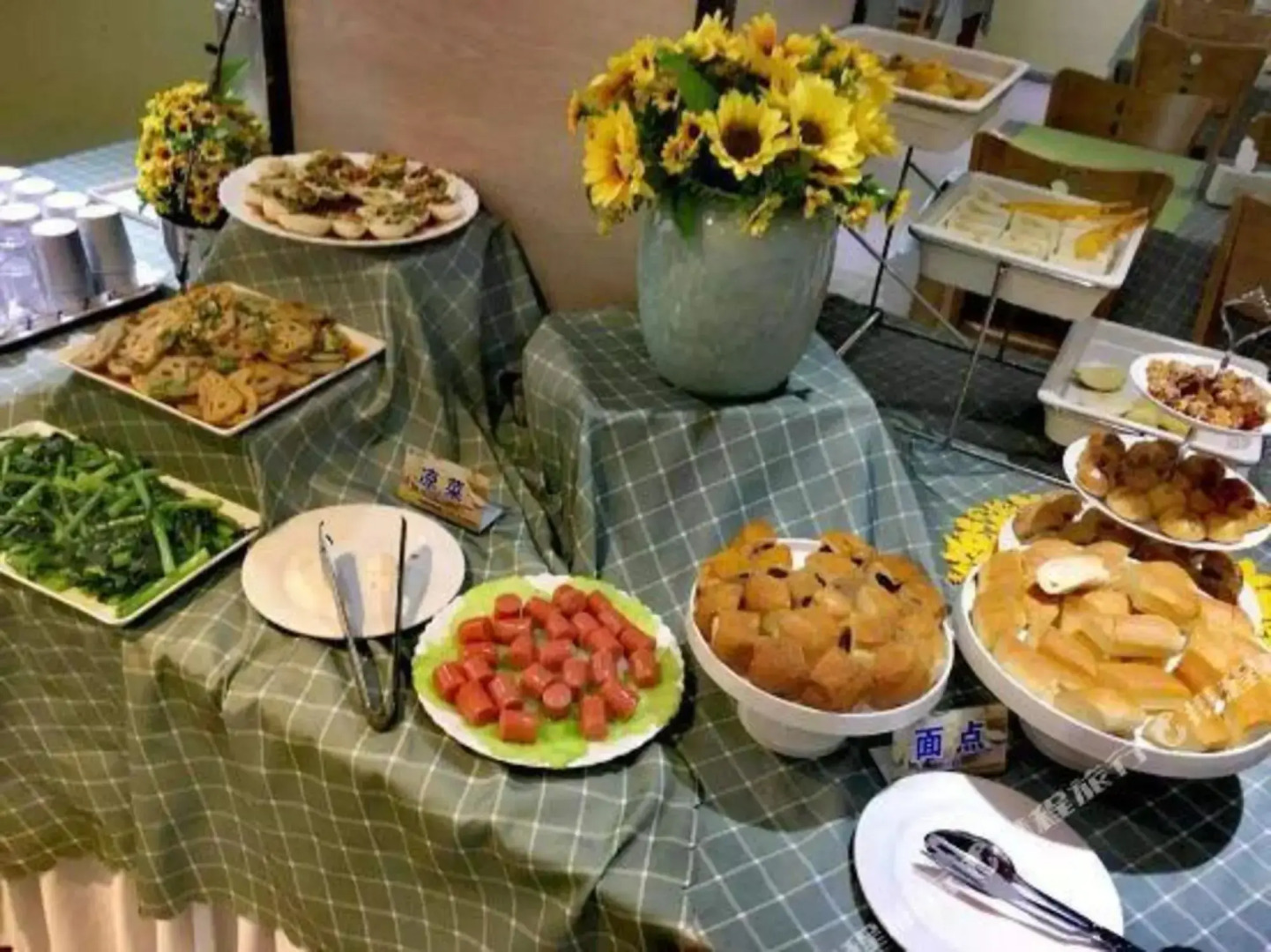 Unitour Hotel (Nanning Dongge Road Chaoyang Square Subway Station)