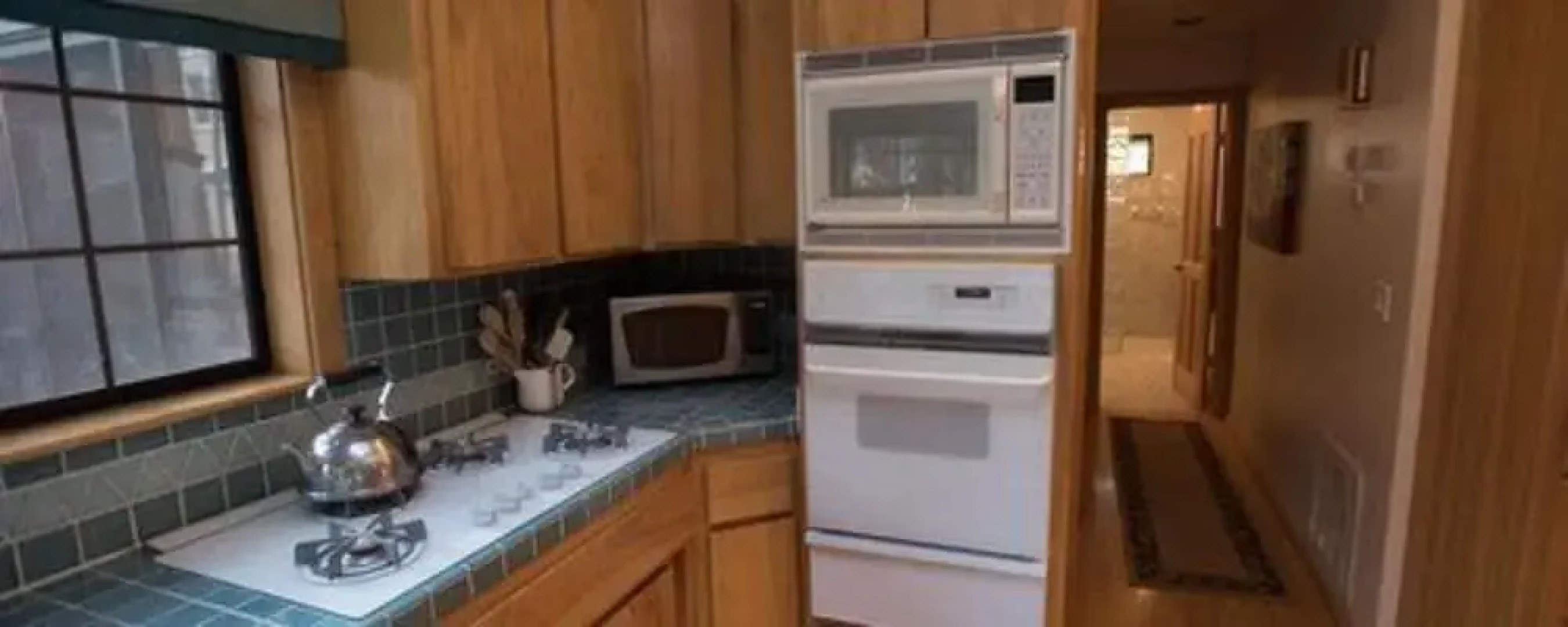 Gold Mountain Manor Bed and Breakfast