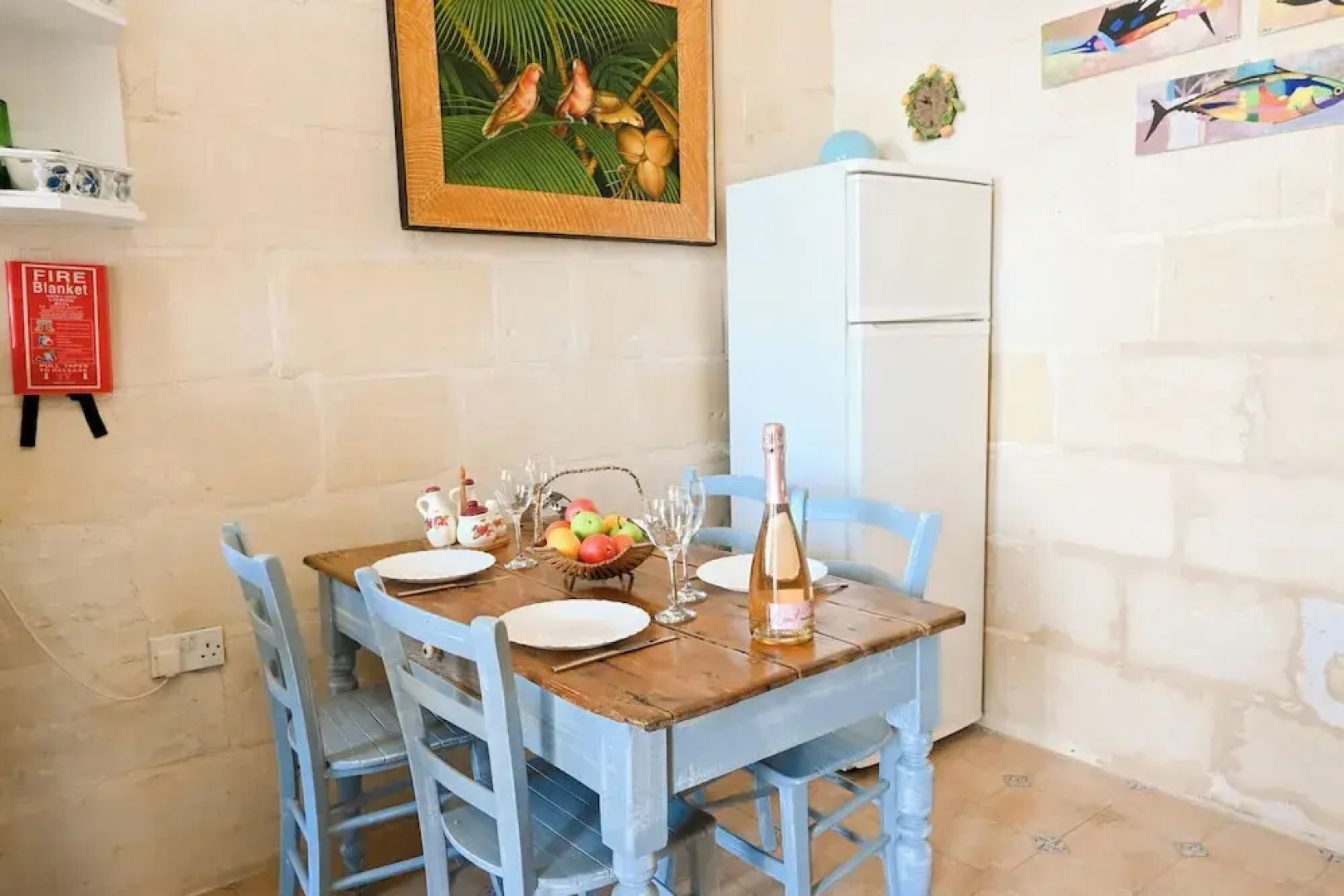 A Cosy Nest Overlooking The Sea