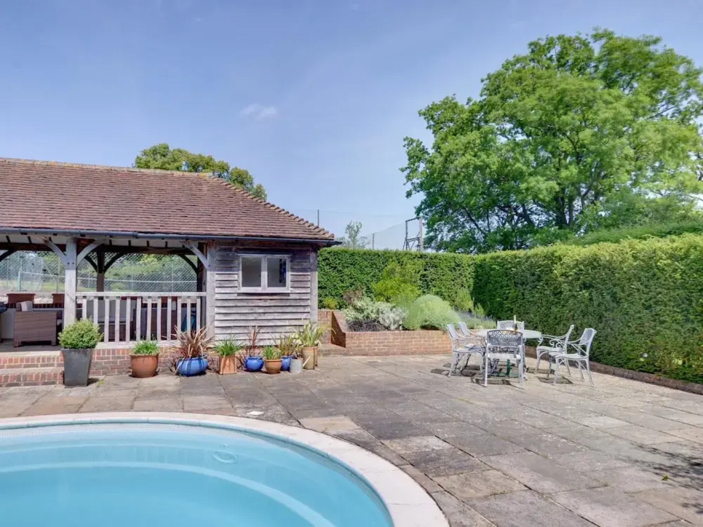 Vintage Holiday Home in Leigh With Swimming Pool