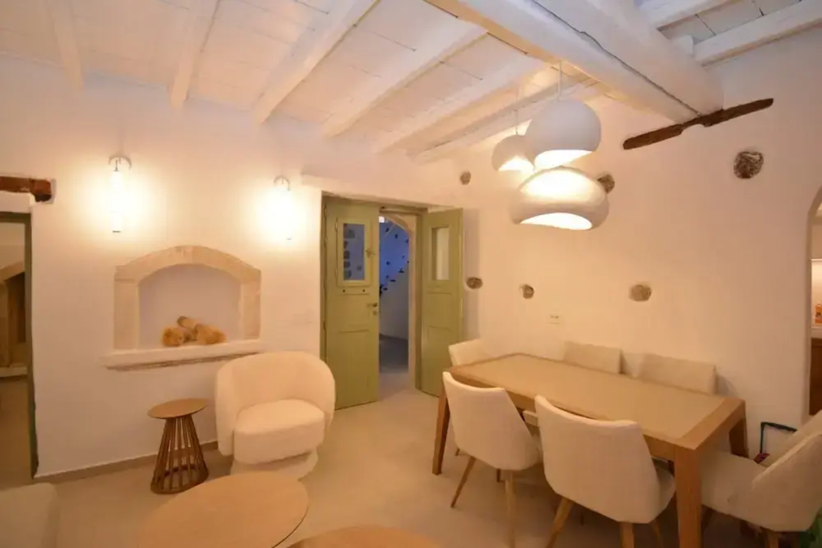 Mint Villa by Checkin