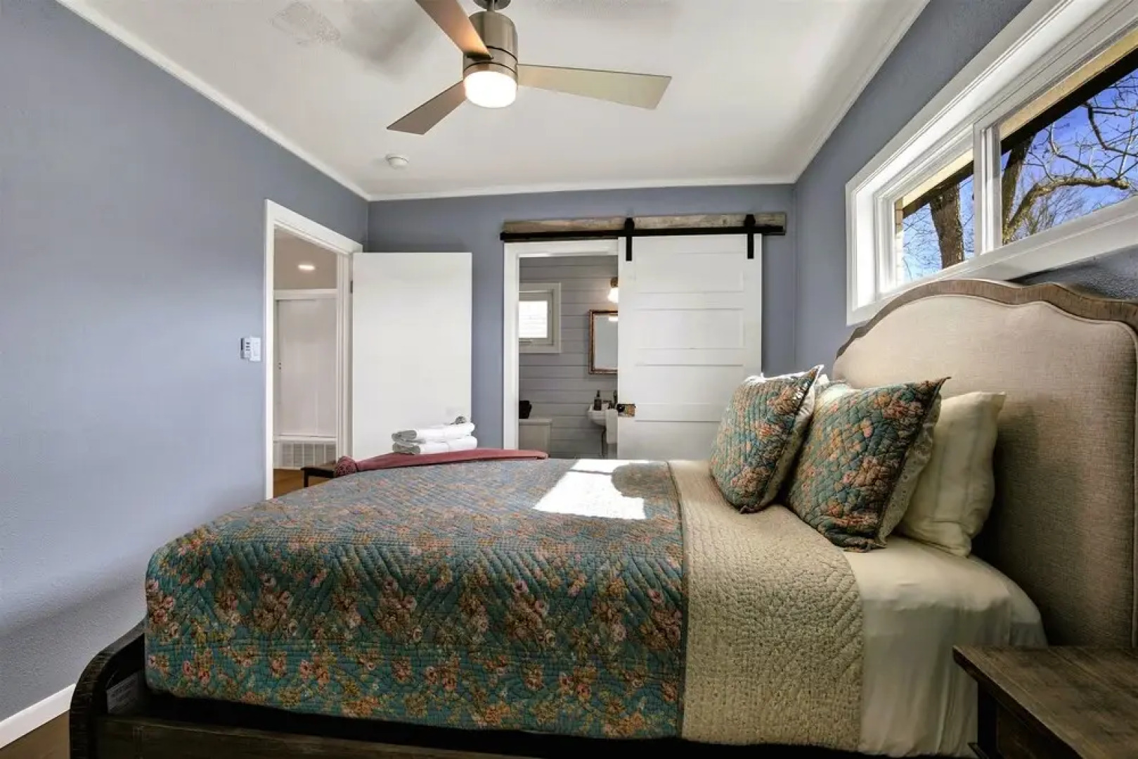 Luxury Cabin-right Across From Albert Dance Hall!