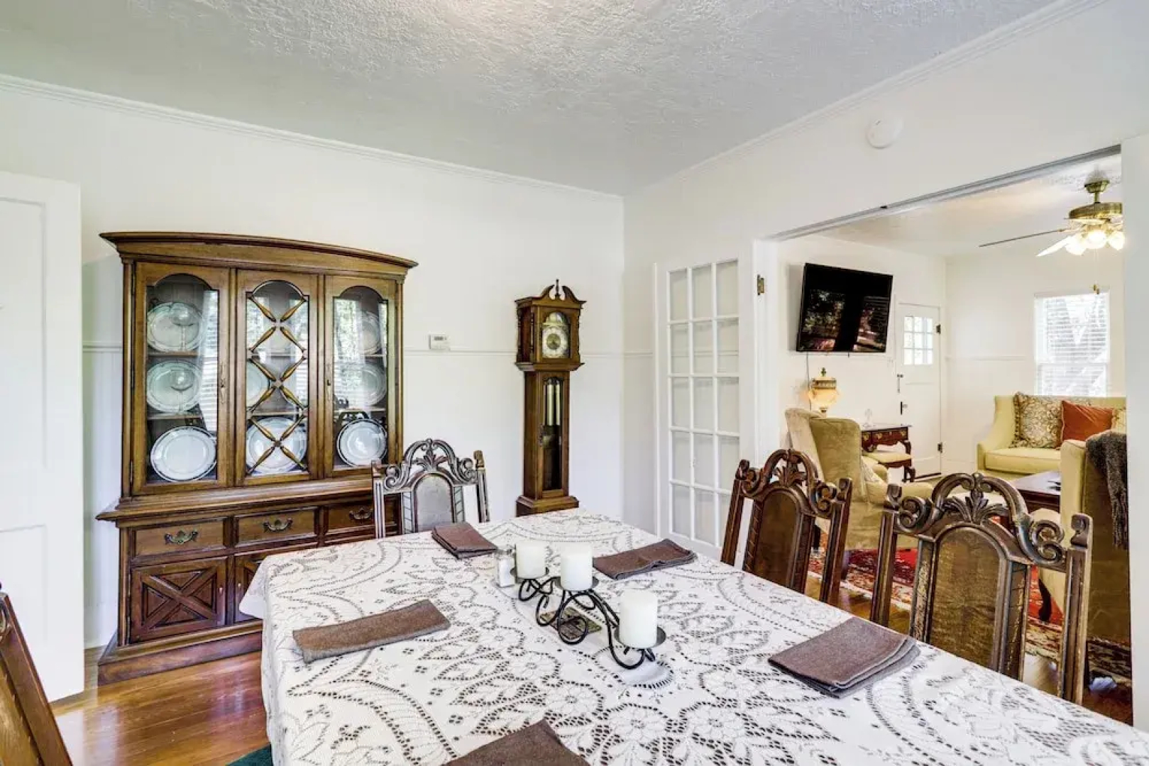 Easy Dtwn Access: Restored 1930s Brenham Retreat