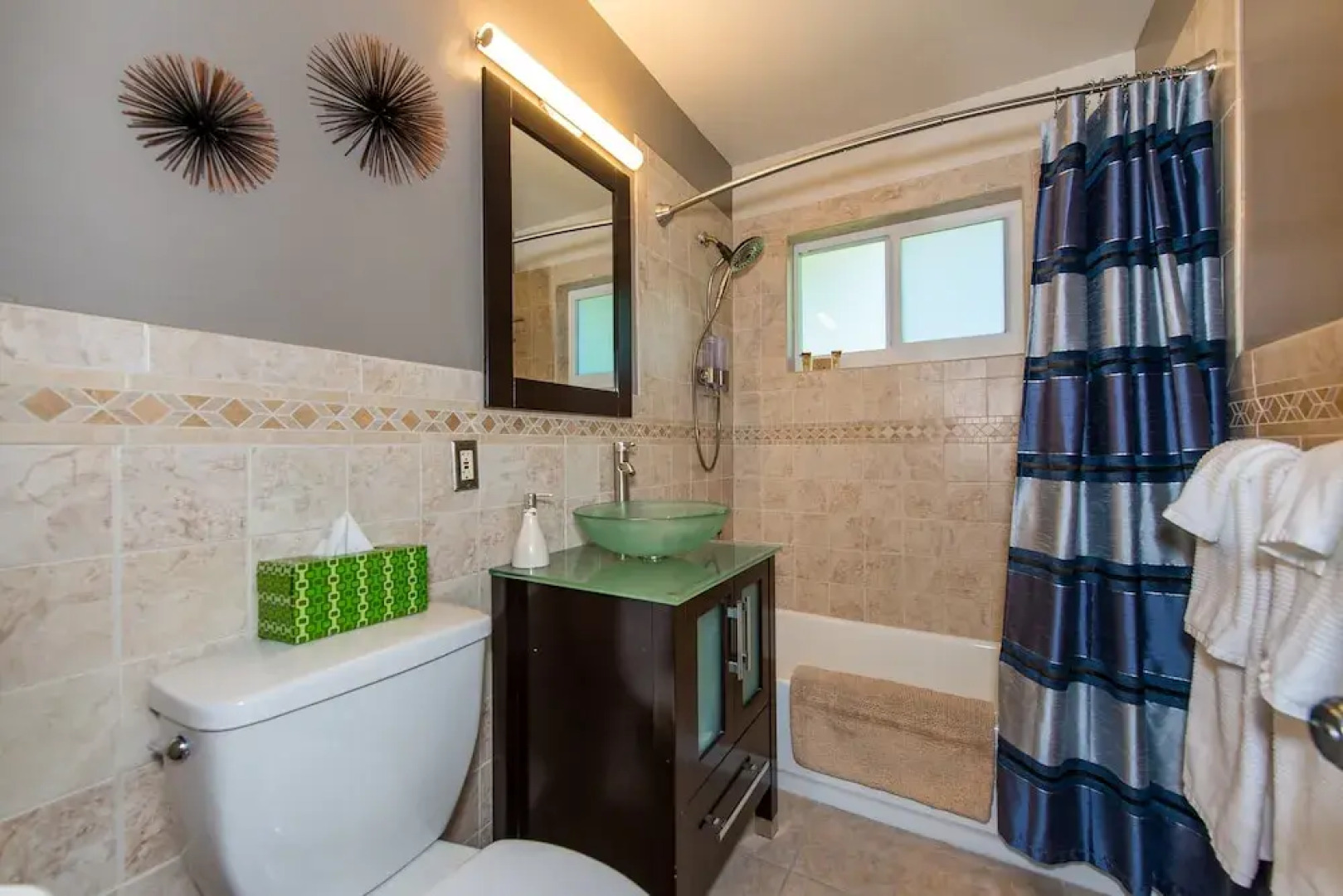 Lush Oasis Home - 2 Br home by RedAwning