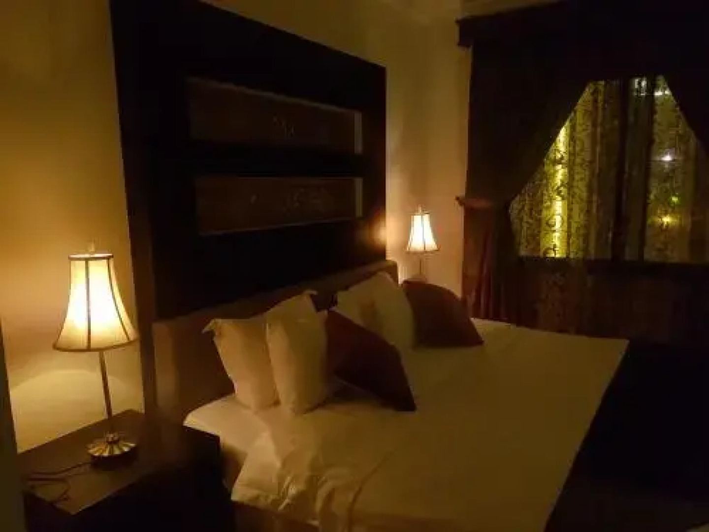 Holiday Plus Hotel Suites