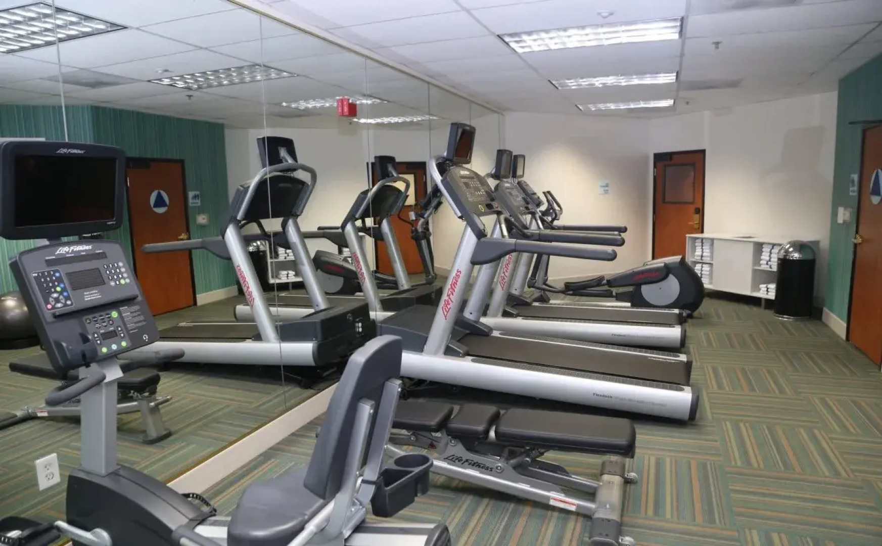 Holiday Inn Express & Suites Elk Grove Central - Hwy 99 by IHG