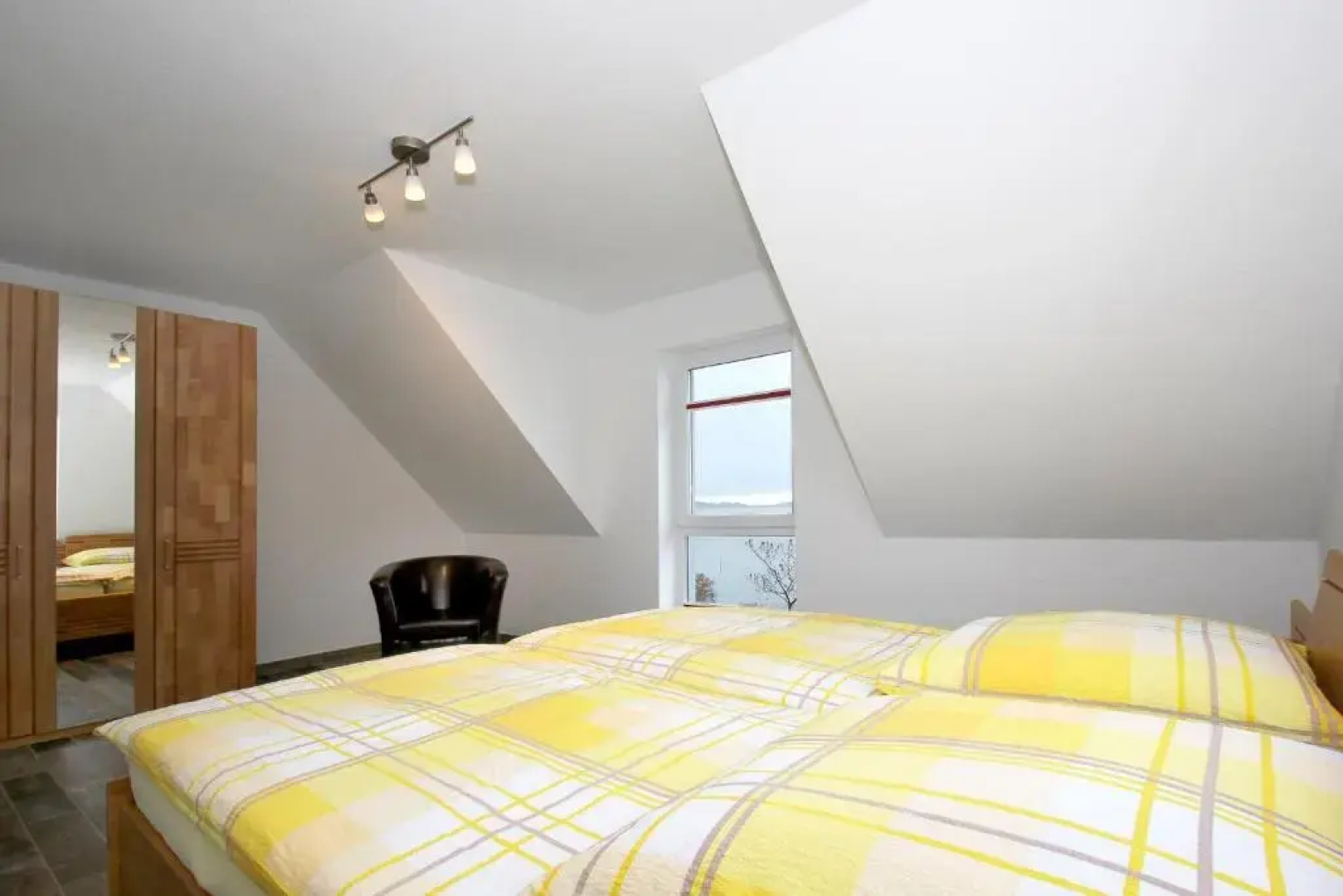 F-1037 Haus Neuendorf - Kaminfeuer