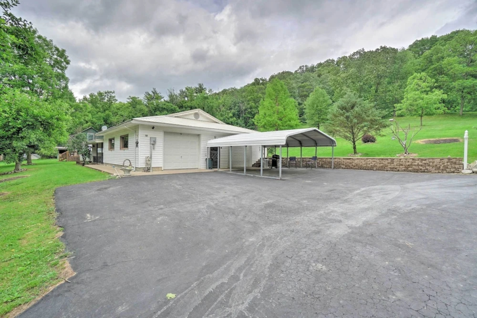 Quaint Zanesville Home w/ Game Room & Yard!