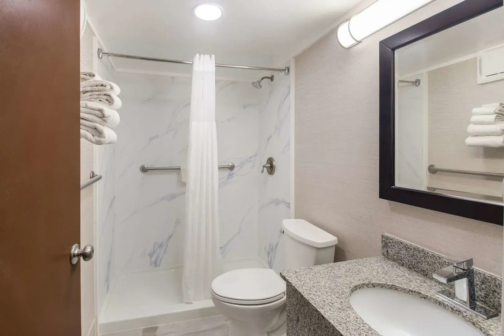 Finger Lakes Inn & Suites