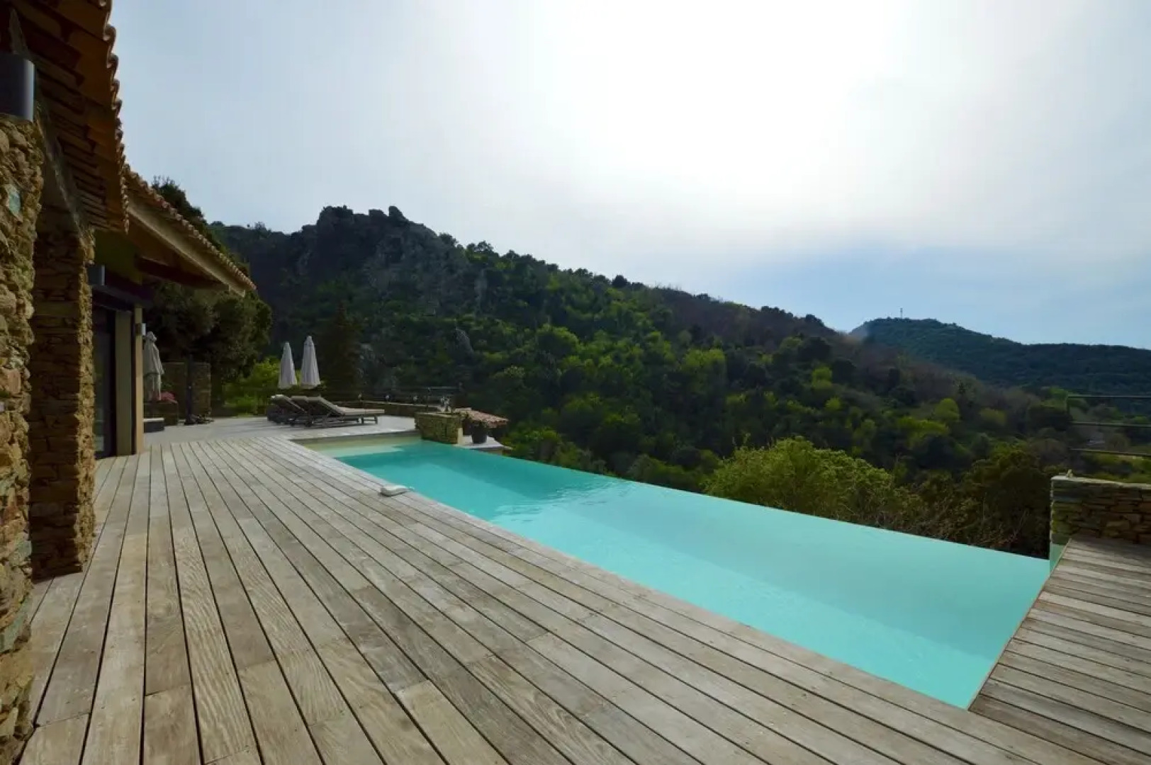 Villa piscine à débordement panorama