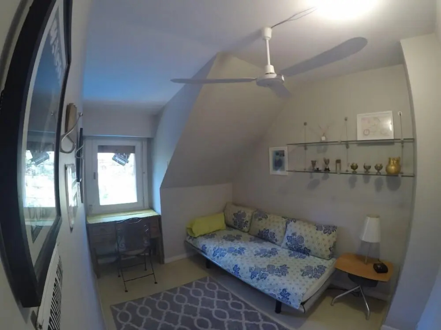 Deaf twins bed/breakfast