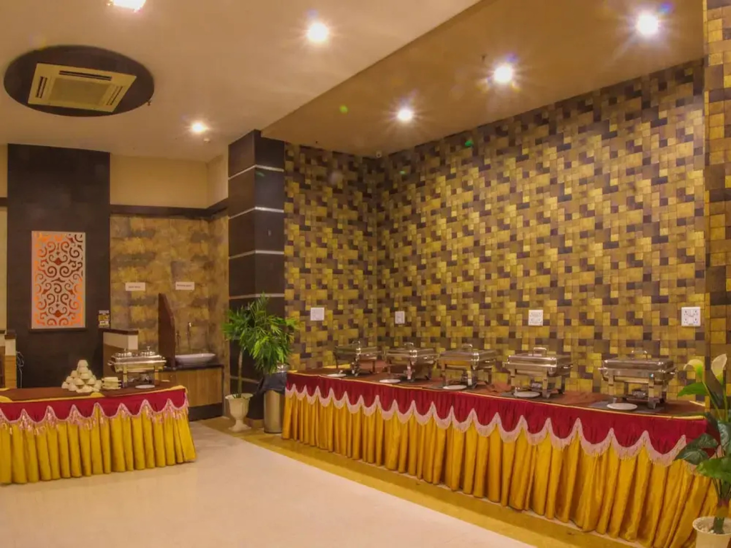 OYO 1903 Hotel Paras Inn