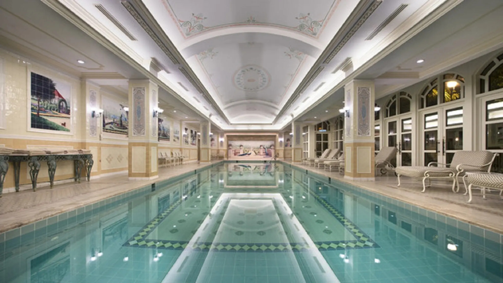 Hong Kong Disneyland Hotel