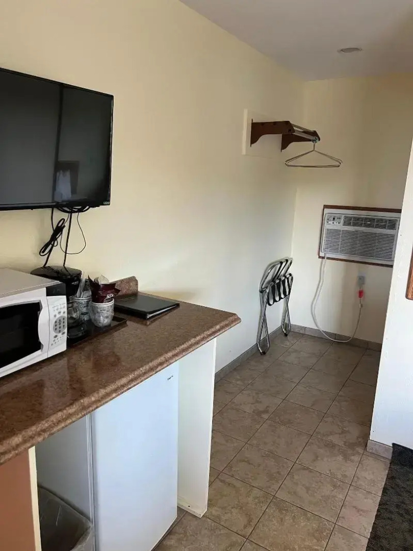 All Star Inn & Suites