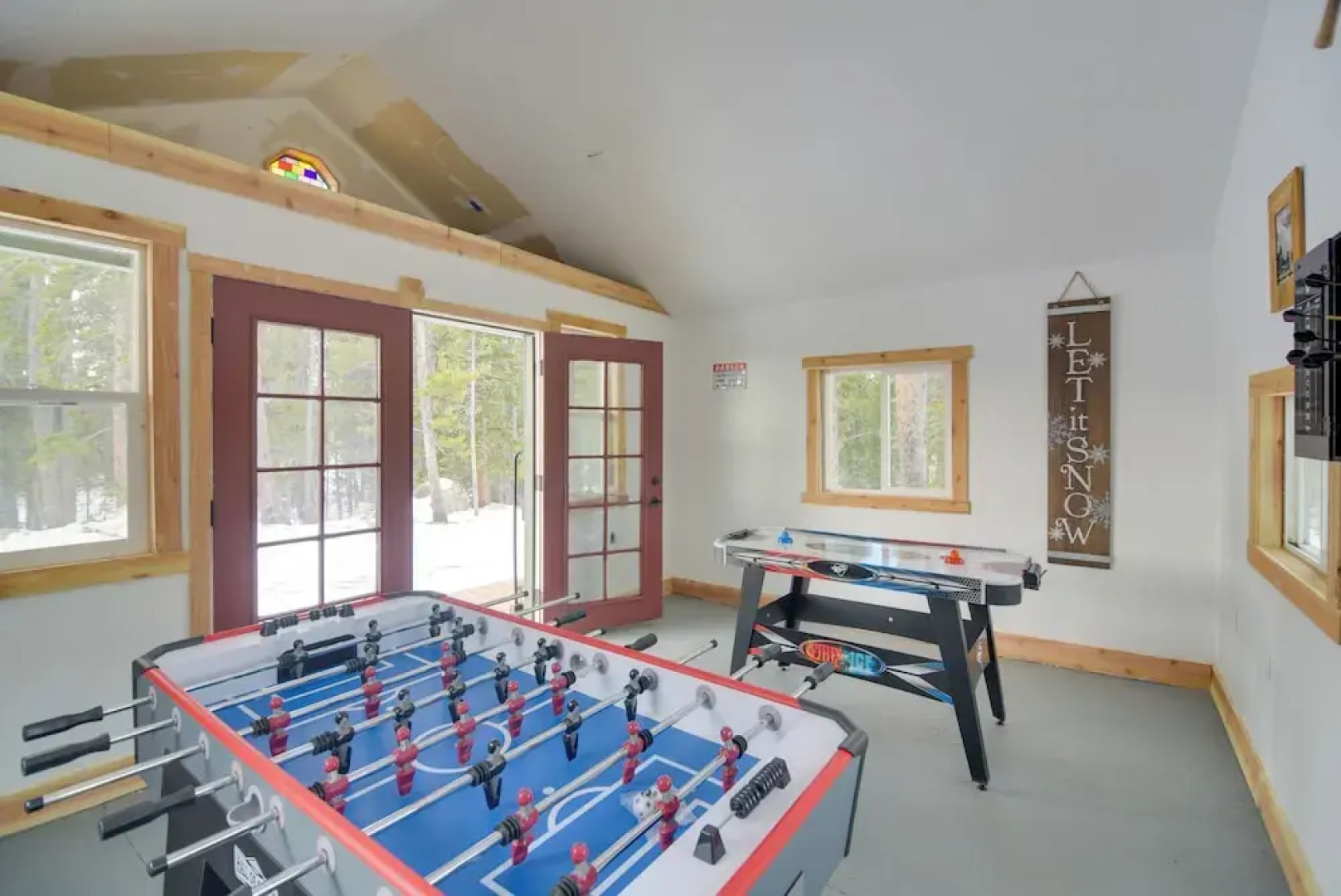 2 Mi to St Marys Glacier: Modern Cabin w/ Hot Tub