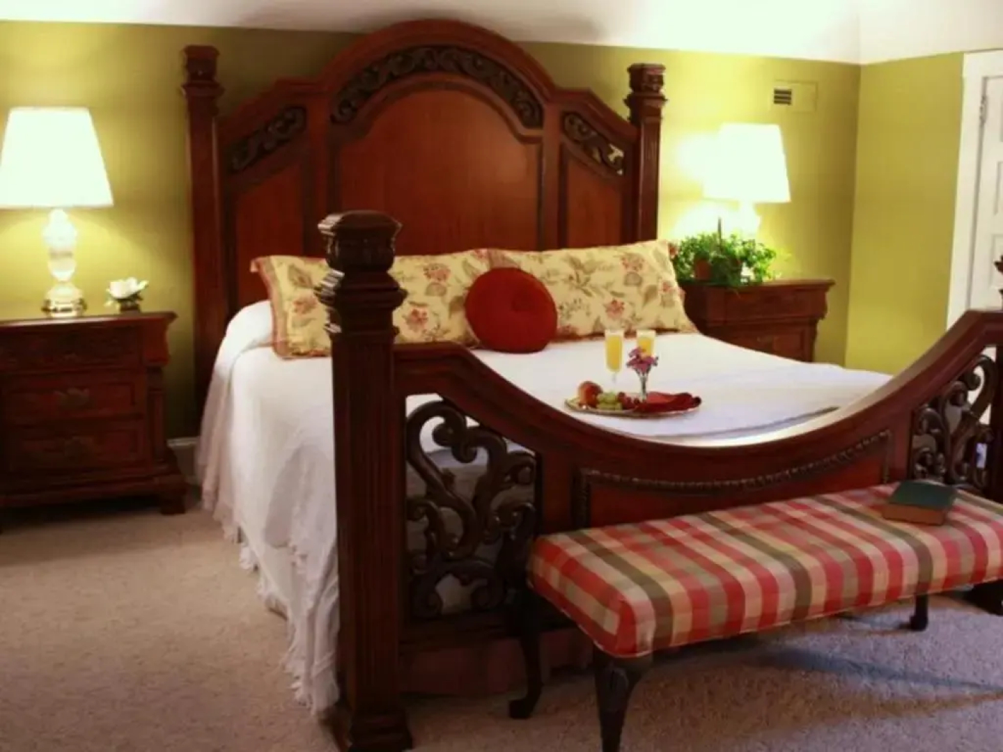 Red Rocker Inn