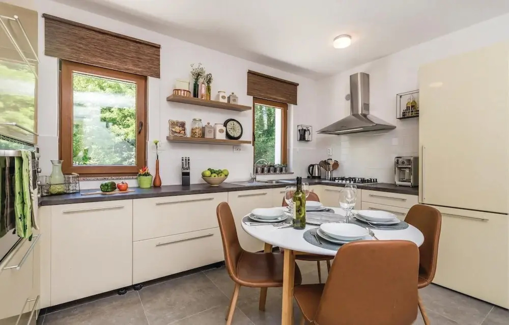 Nice Home in Zastenice With Wifi, 2 Bedrooms and Outdoor Swimming Pool