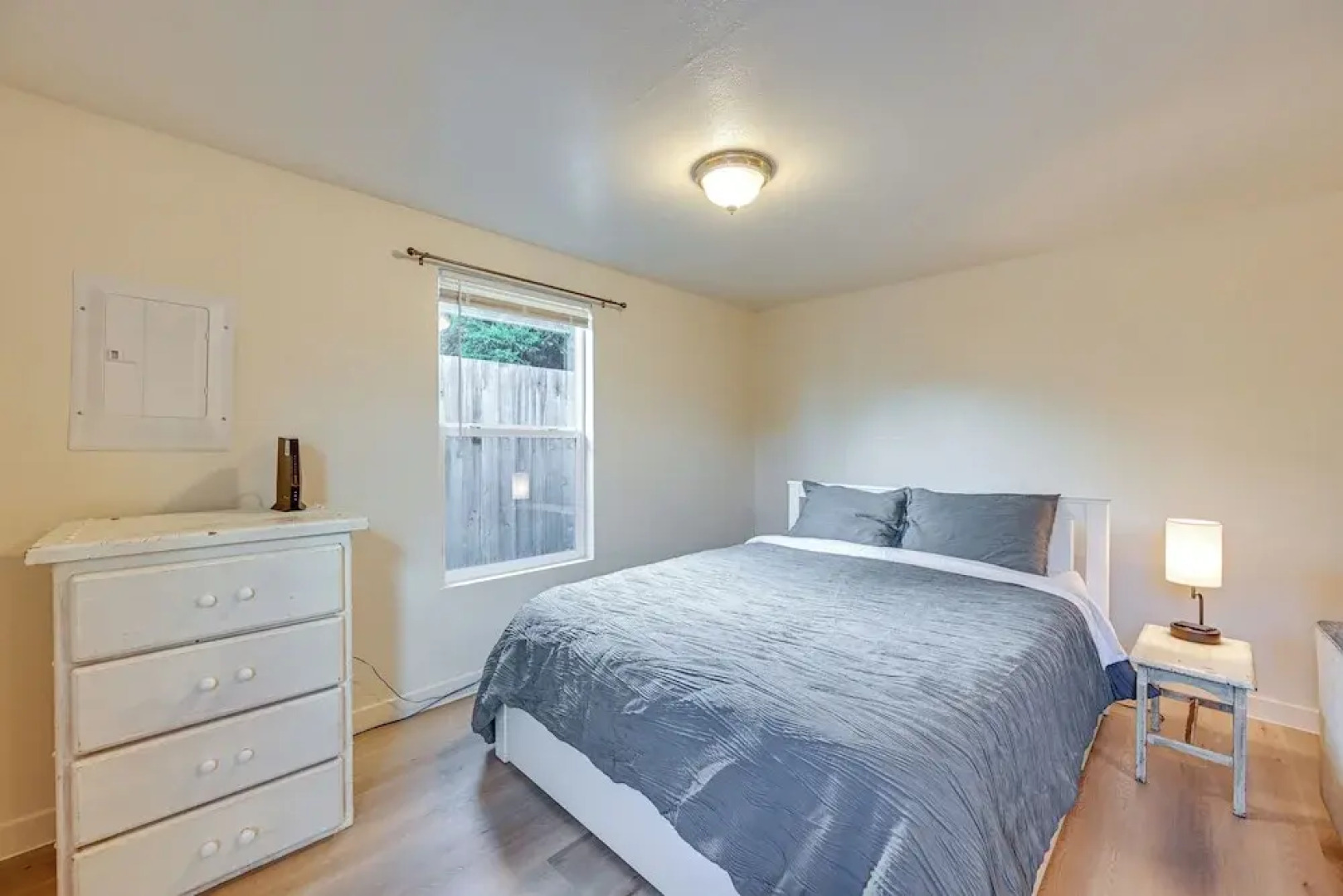 Cozy Tacoma Getaway w/ Grill & Hot Tub!