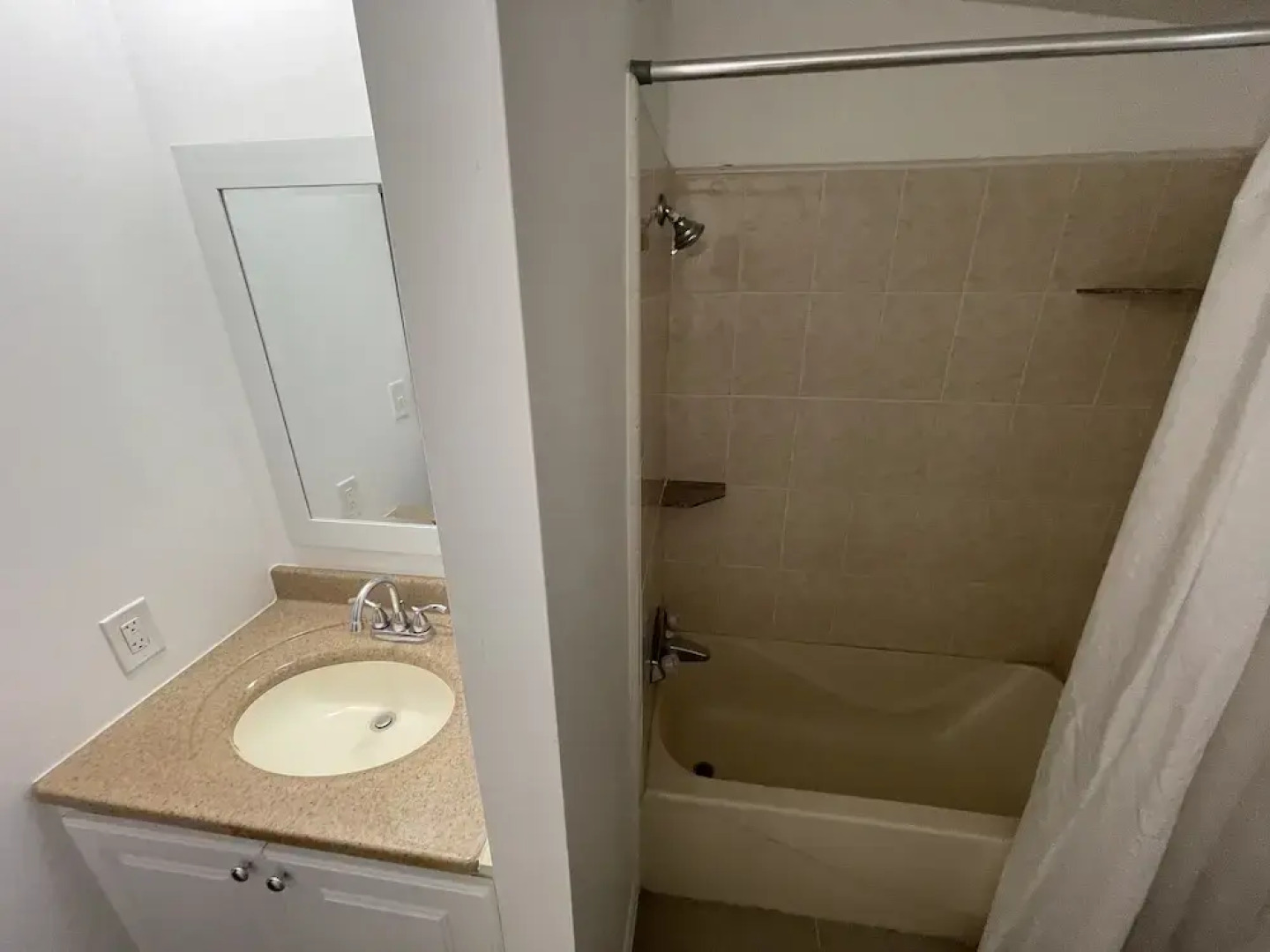 Taylor Creek River Cottage By The Boat Ramp 2 Bedroom Cottage by RedAwning