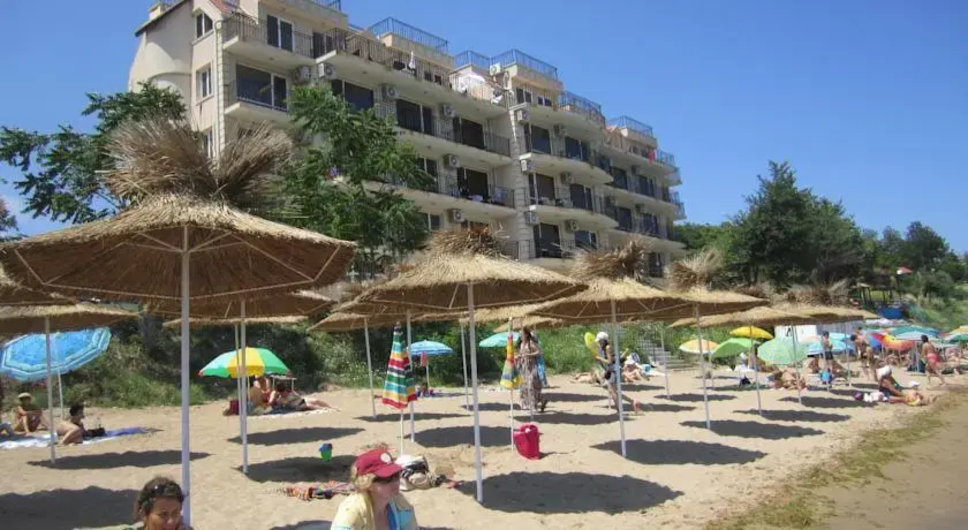 Akra Apartments