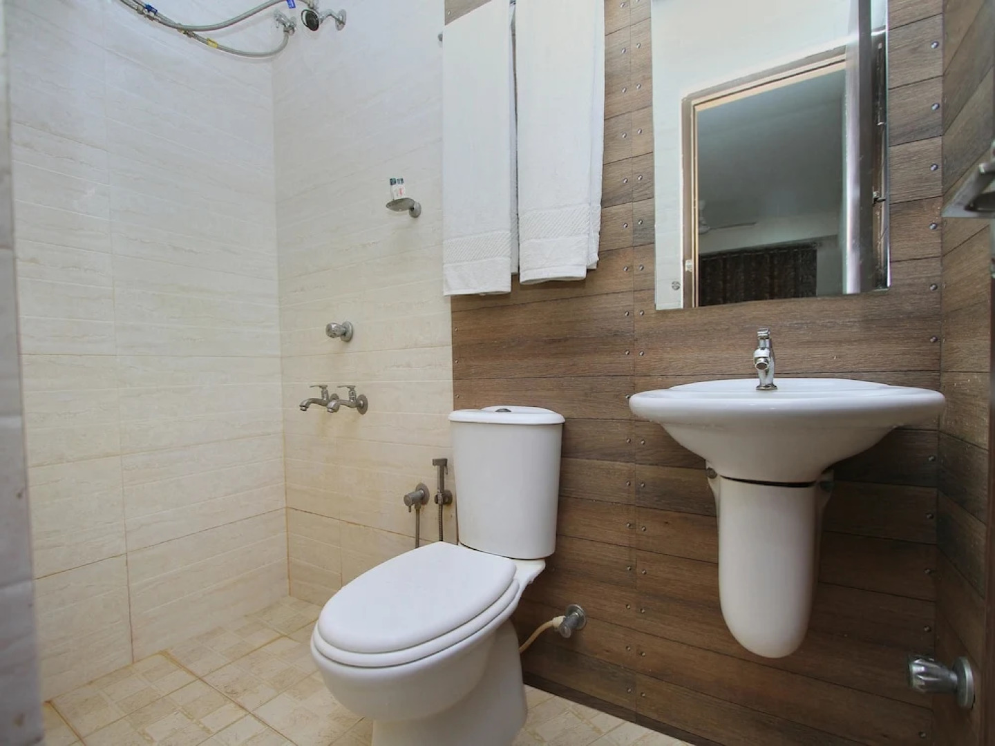 OYO 7039 Heramba Comforts