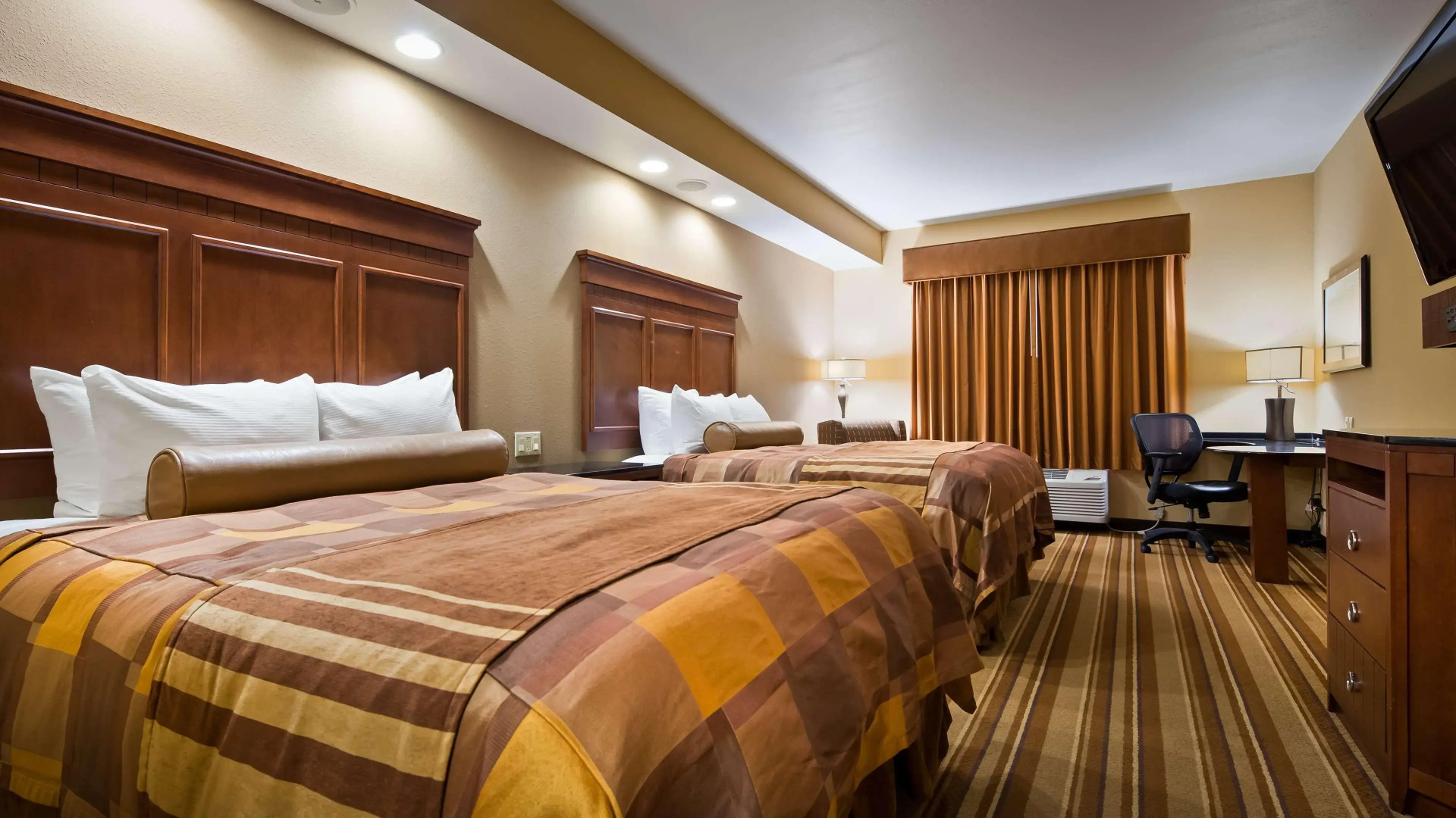 Best Western Plus KC Speedway Inn & Suites