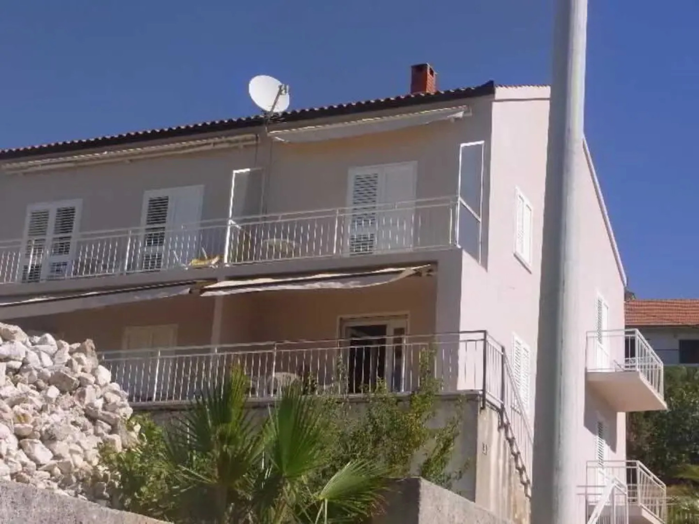 Apartments and Rooms Mladenka